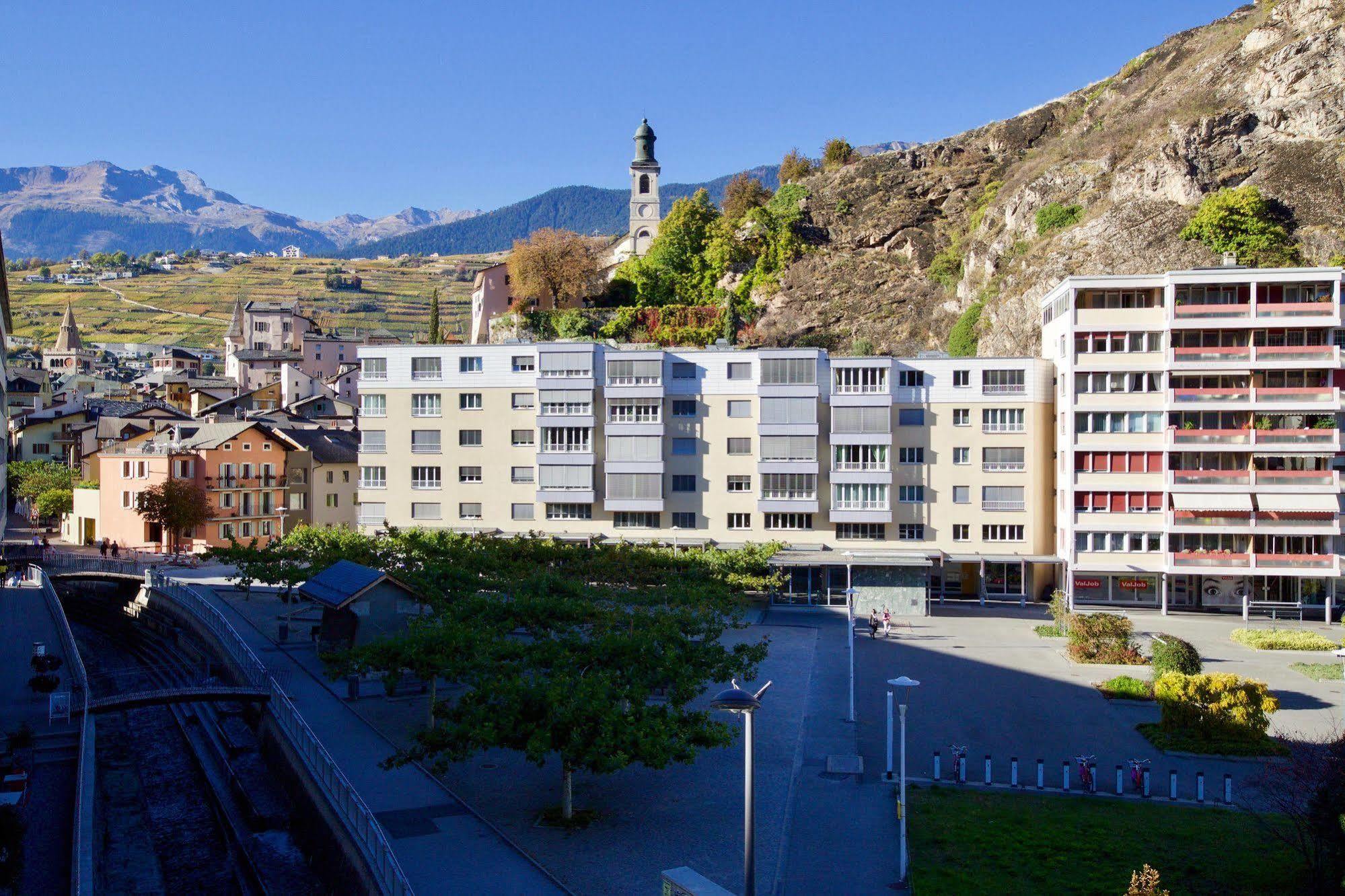 Du Rhone Hotel 3*